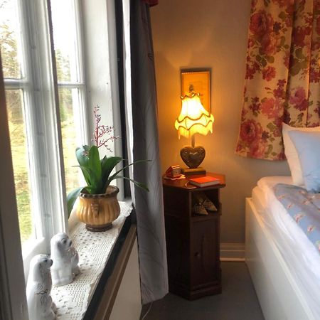 Bjoersjoeas Vildmark - Room In The Main House Olofstorp Exterior foto
